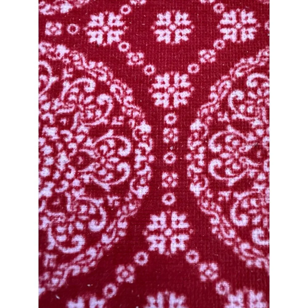 Red circle pattern floor mat